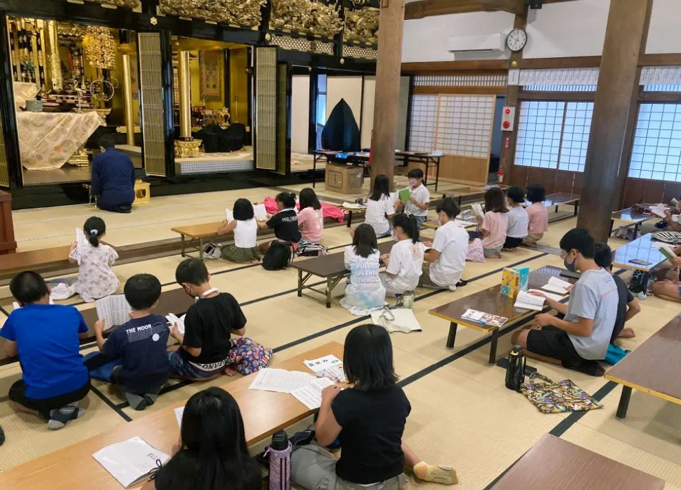 岡崎市の本光寺が参拝者や地域の方々をお呼びして交流の場を提供しています